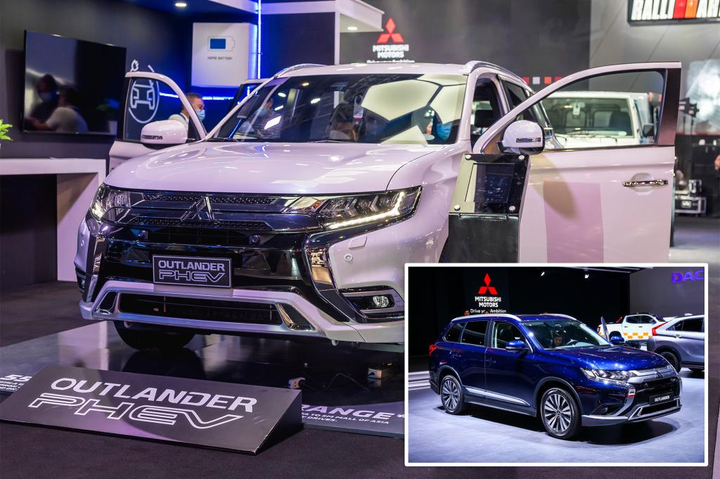 Another automaker recalls nearly 200,000 vehicles due to rearview camera problem