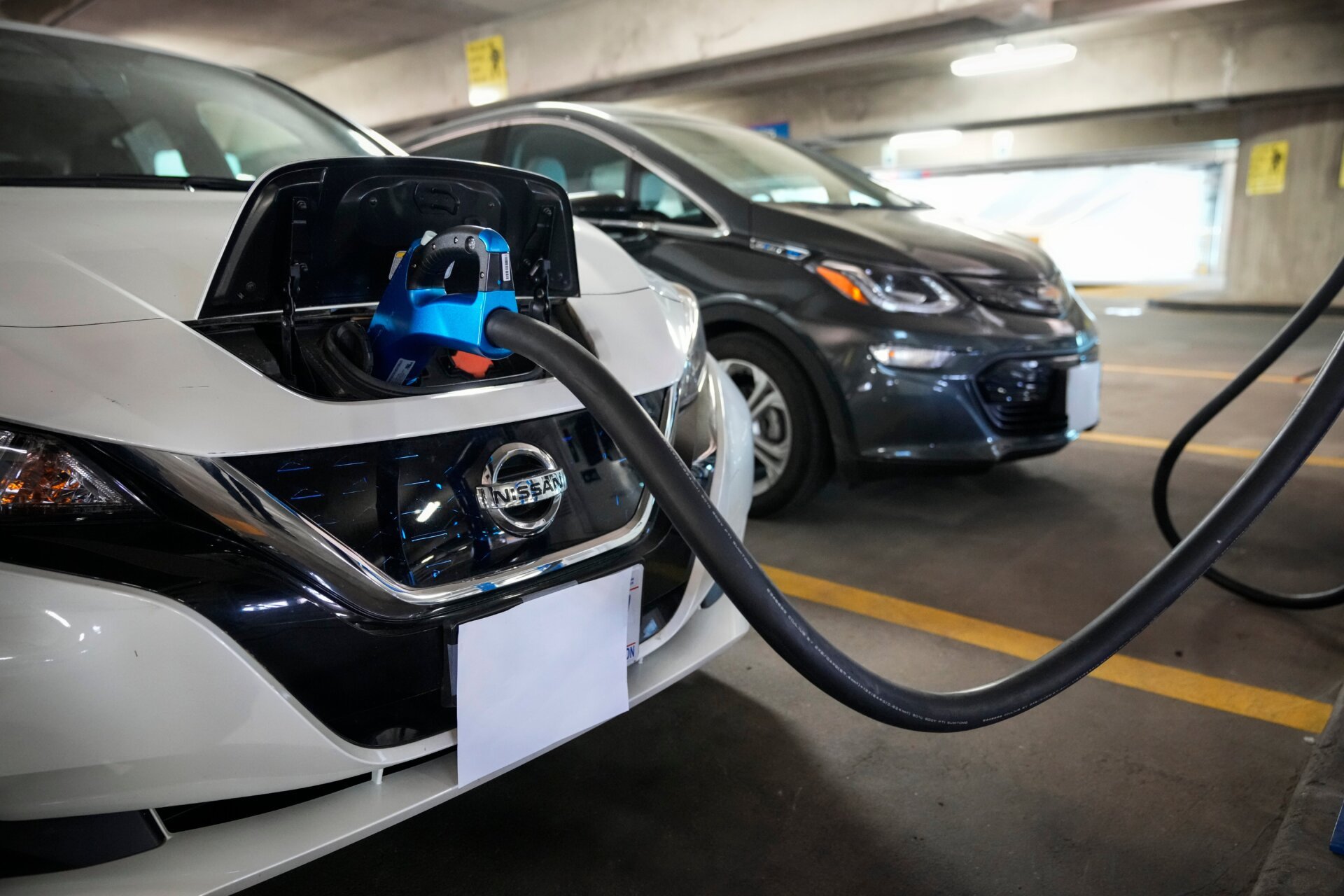 Mercedes-Benz's latest decision portends problems for electric vehicles