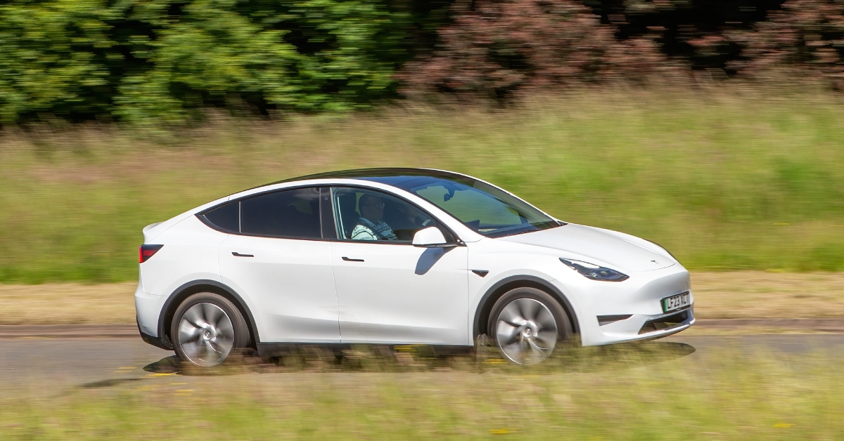 The Tesla brothers attempt a coast-to-coast trip in autonomous driving mode, crash immediately