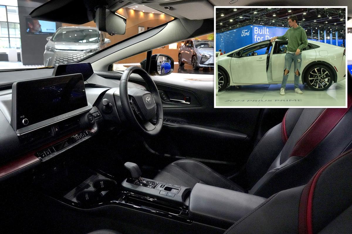 Toyota recalls 141,000 Prius vehicles on doors that pose a risk of opening while driving